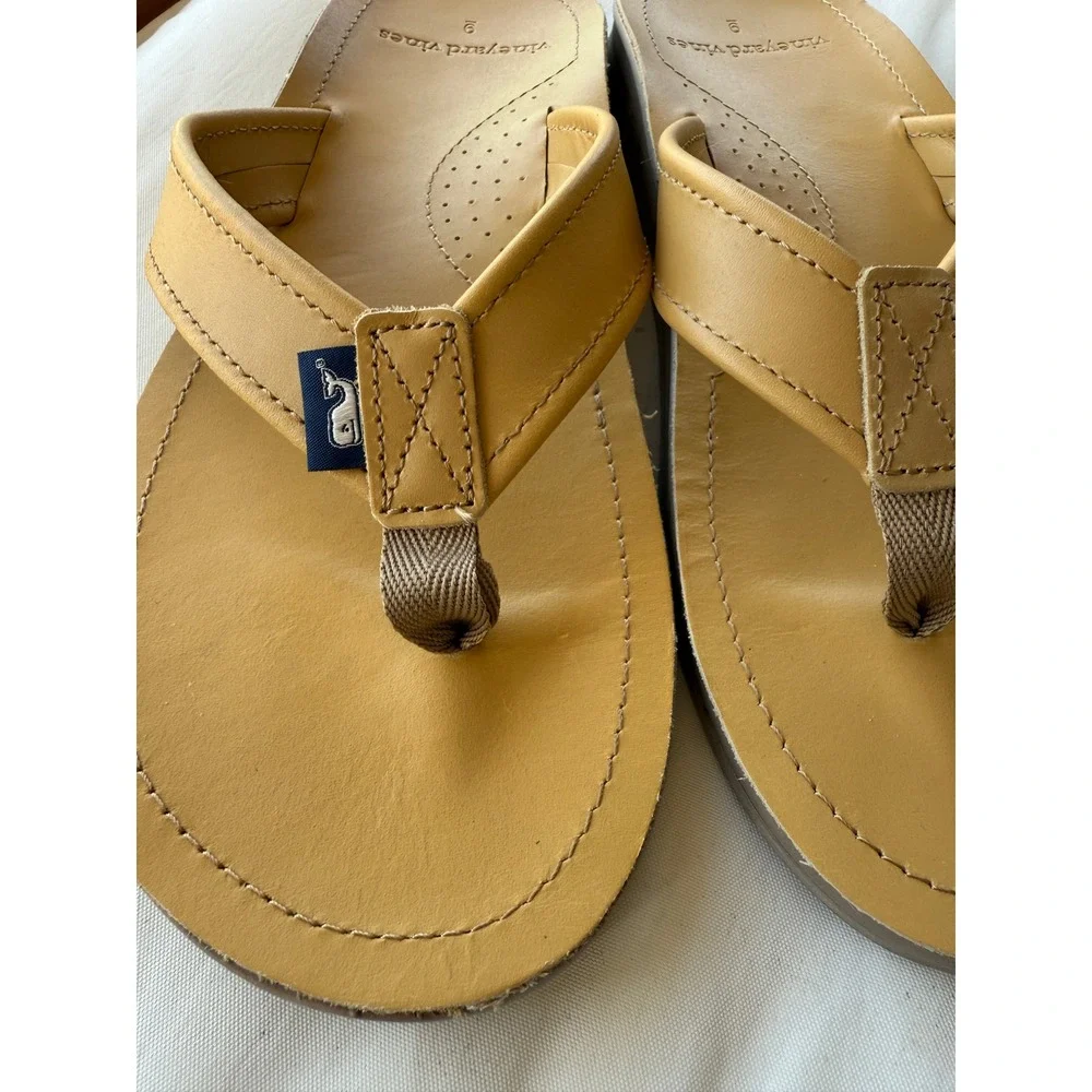 Vineyard‎ Vines Mens Flip Flops Sandals Mustard Leather Size 9 Whale Logo